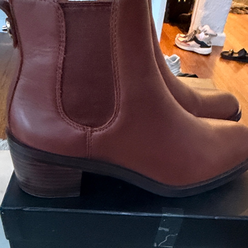 COACH Brown Leather Ankle Boots

Clinton Semi Matte Calf
6.5M